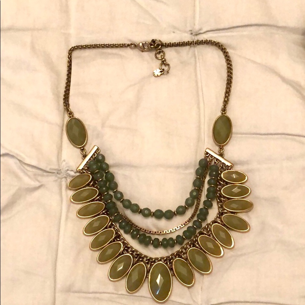 Stunning pistachio coloured necklace. Adjustable chain.